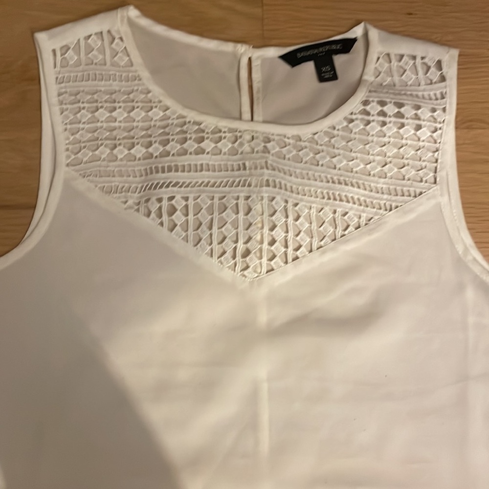 Banana republic white blouse with cutout size XS - Picture 2 of 3